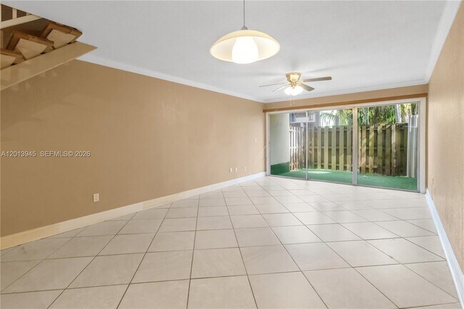 Building Photo - 15385 S Dixie Hwy
