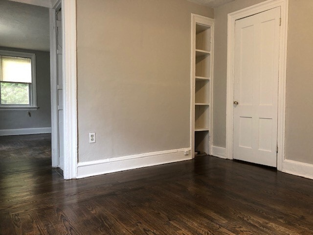 Building Photo - 70 William St