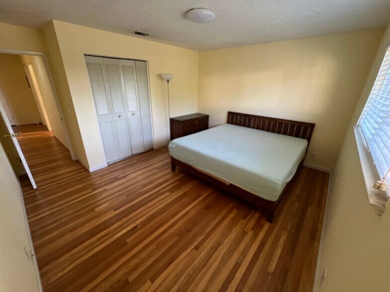 Big Bedroom 14x14 - 1642 Tahoe Dr
