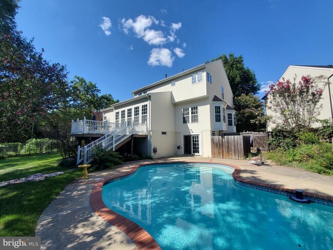 Building Photo - 20960 Capilano Ct