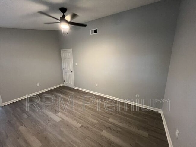 Building Photo - 8803 Orleans Dr