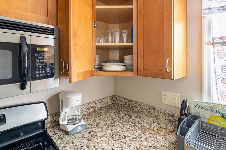 Building Photo - 4004 Matson Ave