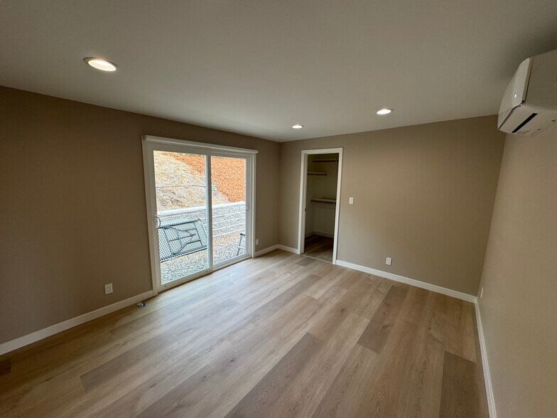 Building Photo - 215 Burkhill Ln