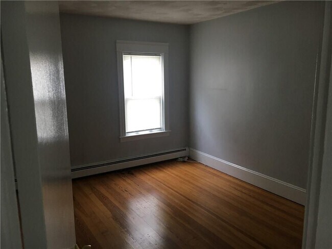 Building Photo - 152 Webster St