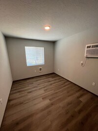 Building Photo - 1312-1314 E Farwell