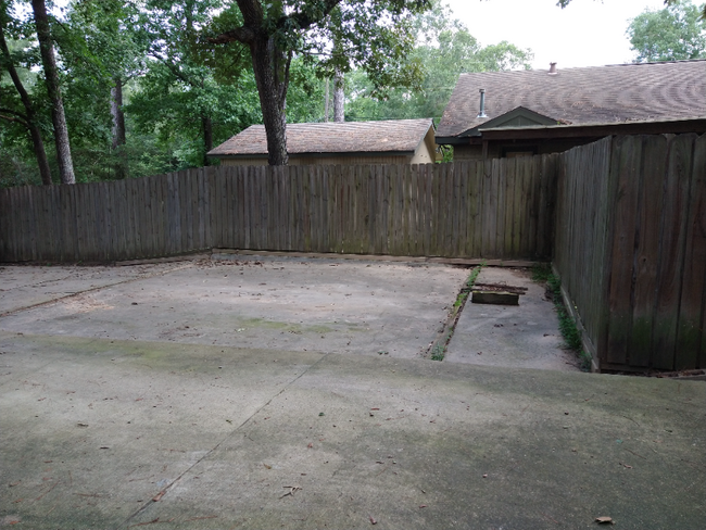 Building Photo - 804 Lazy Ln
