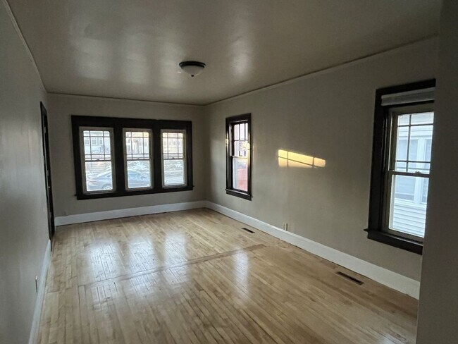 Building Photo - 2640 N 53rd Street - 2 Bedroom House