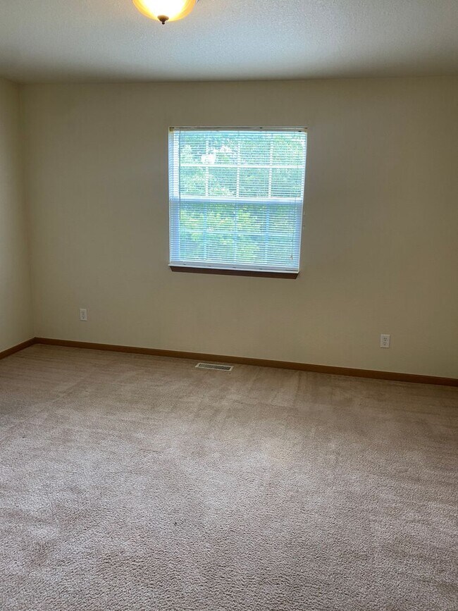 Building Photo - 22540 Hollow Oak Ln
