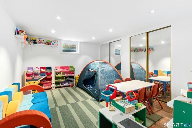 Building Photo - 201 Judd St