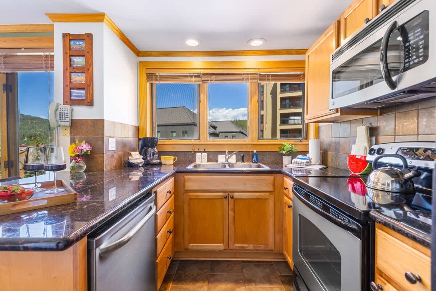 Building Photo - 535 South Park Avenue