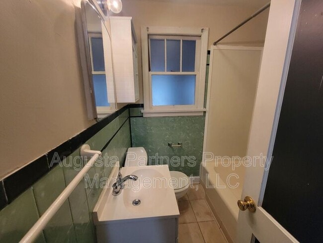 Building Photo - 1927 Wrightsboro Rd