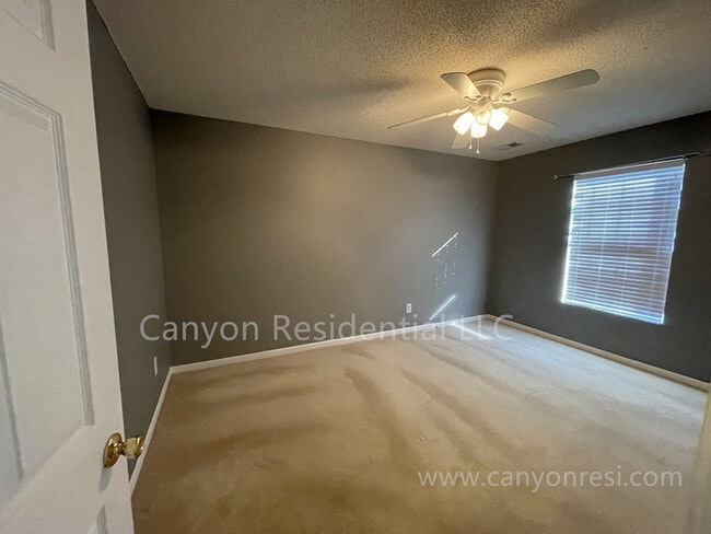 Building Photo - Beautiful 3b Room!Move in ready!