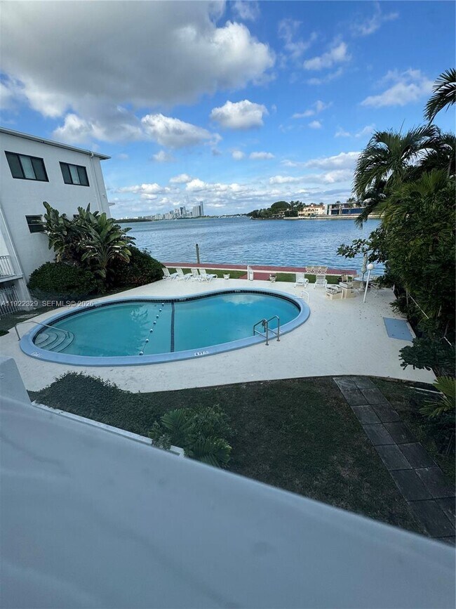 Building Photo - 10281 E Bay Harbor Dr