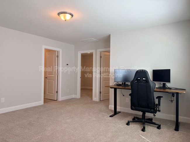 Building Photo - 540 Barrington Row Ave