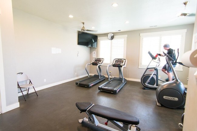 Building Photo - Amazing Townhome in Edgewater Community