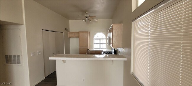 Building Photo - 3125 N Buffalo Dr