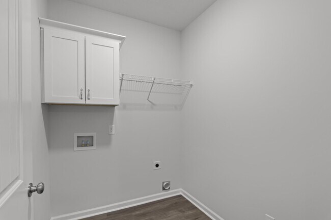 Building Photo - 8163 Snelling Dr