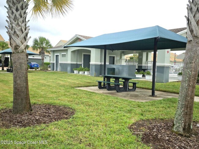Building Photo - 3325 Sedge Dr