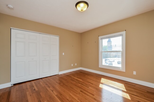 Building Photo - 422 Cadwell Ave NW