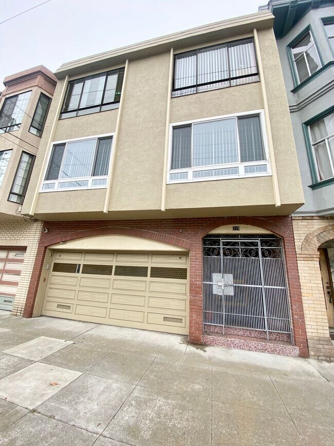 Building Photo - 319 24th Ave