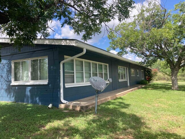 Primary Photo - 1635 River Oaks Dr