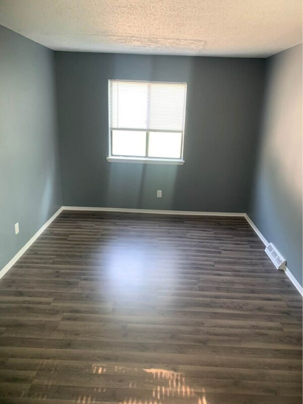 Building Photo - 3215 Schuetzen Ln