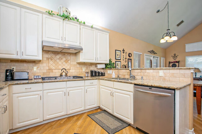 Building Photo - 9503 Legend Isle Dr