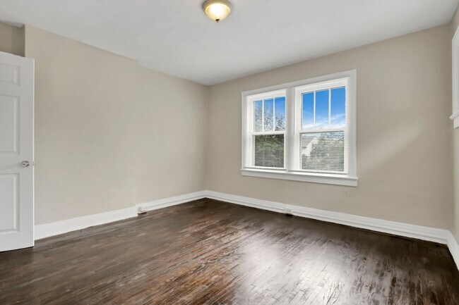 Building Photo - 657-659-659 S Burgess Ave