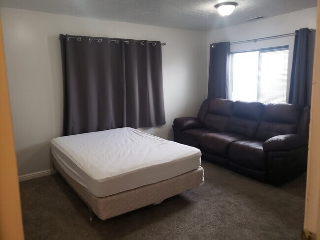 Building Photo - 4580 W 2400 S