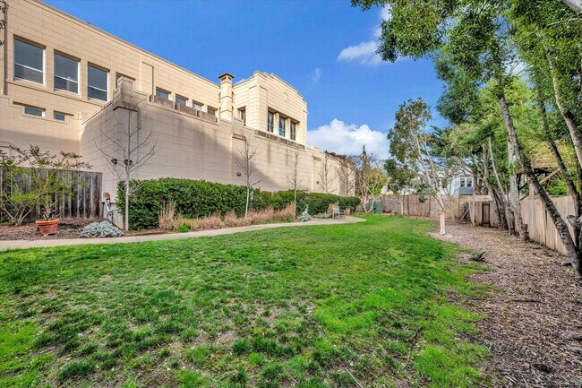 Building Photo - Prime Location Condo in Noe Valley - Please Contact for Showing Availability!