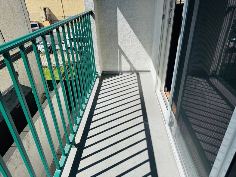 Building Photo - 7228 Independence, 03