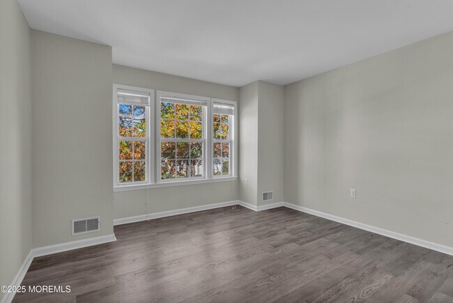 Building Photo - 20 Mulberry Ln