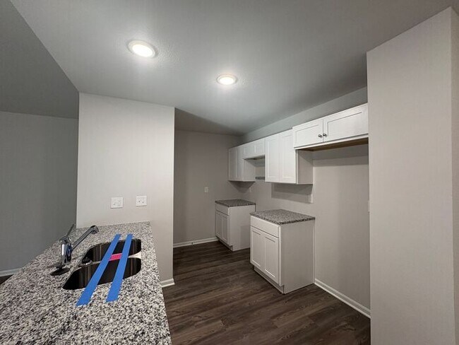 Building Photo - Charming 4-Bedroom Home with Spacious Livi...