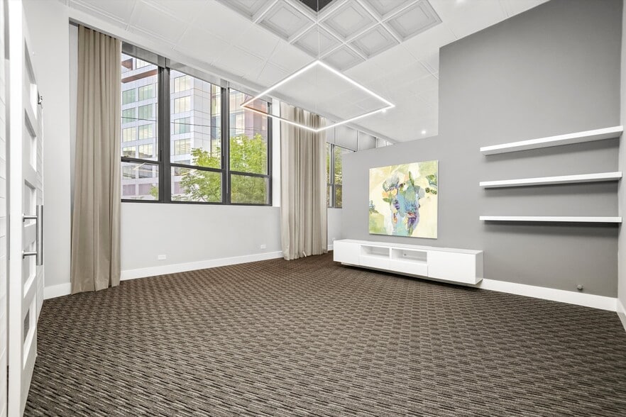 Building Photo - 300 N Ogden Ave