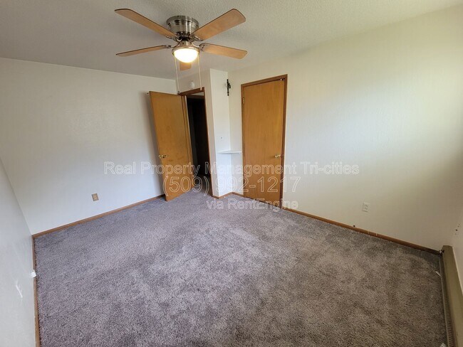 Building Photo - 1702 W 7th Pl