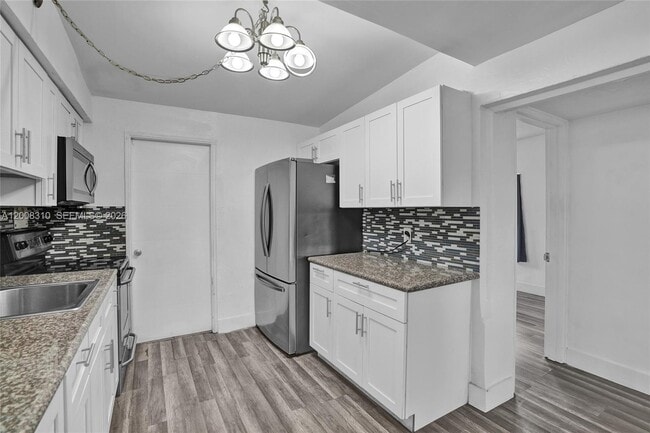 Building Photo - 2100 Service Rd