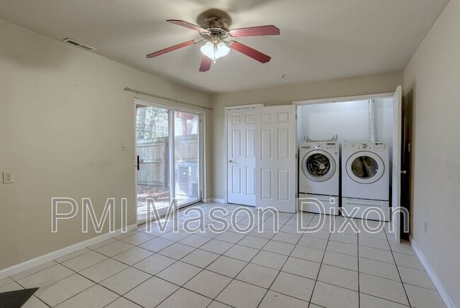 Building Photo - 8847 Goose Landing Cir