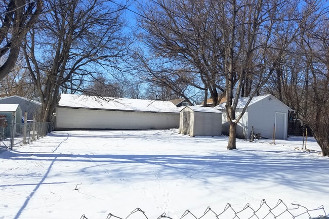 Building Photo - 203 N Lewis Ave