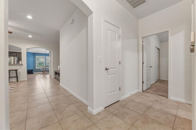 Building Photo - 5809 Scenic Lake Dr