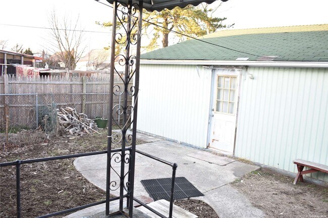 Building Photo - 103 Bethpage Rd