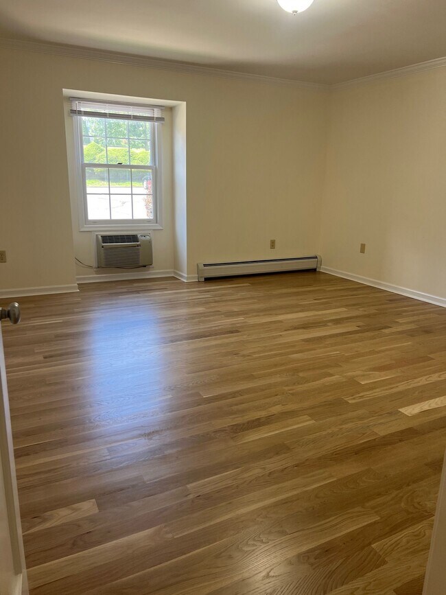 Building Photo - 662 Goffle Rd