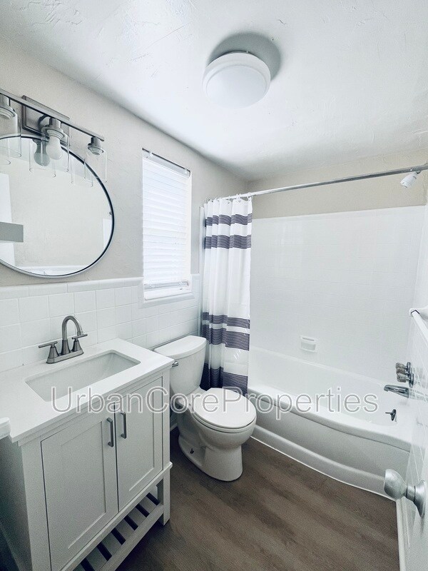 Building Photo - 105 7th Ave N