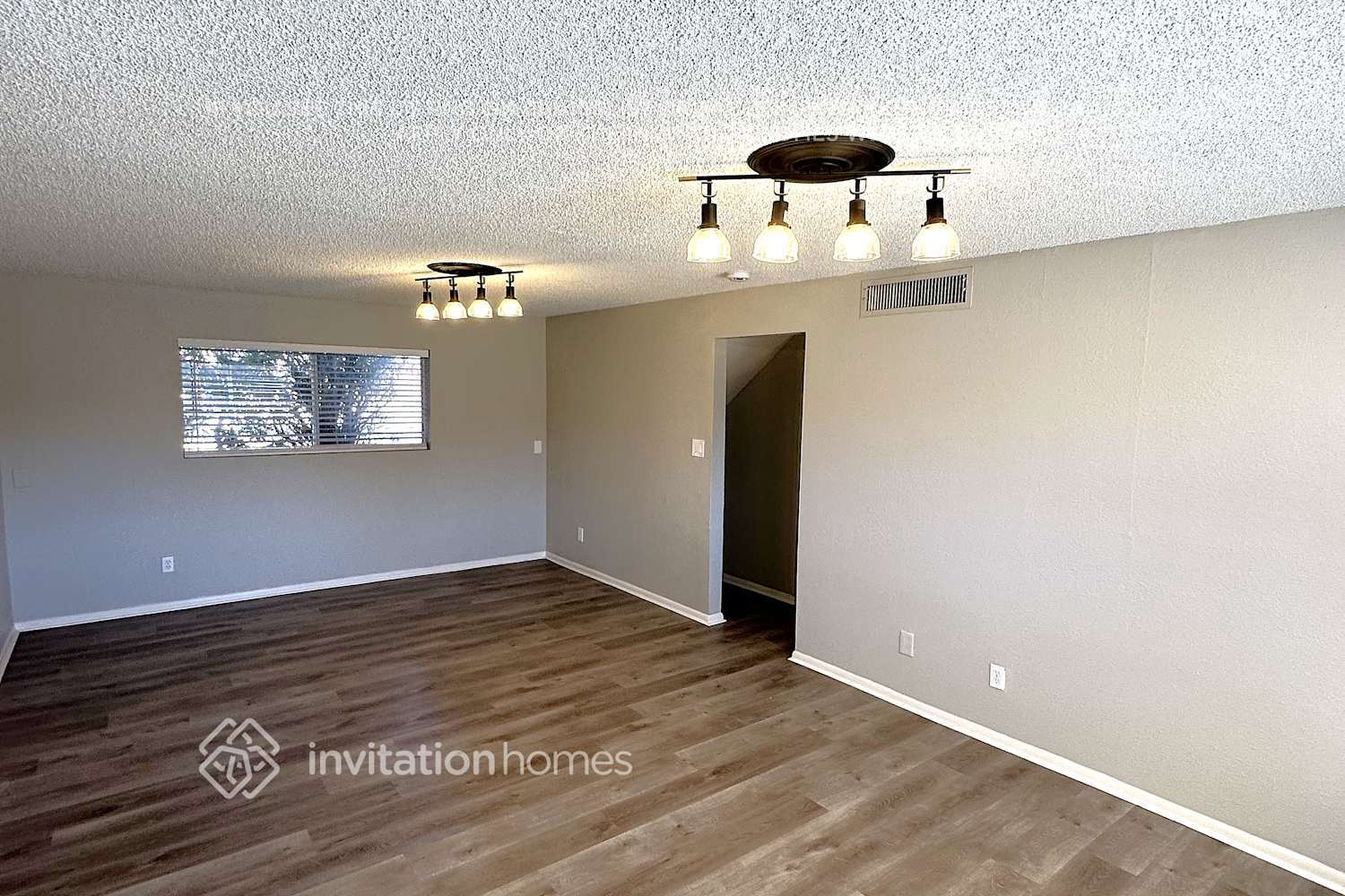 Building Photo - 3807 W Columbine Dr