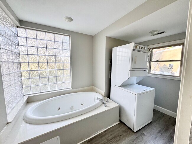 Building Photo - 1 bedroom in Fair Play