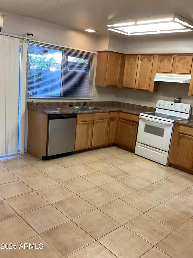 Building Photo - 4724 N 26th Dr