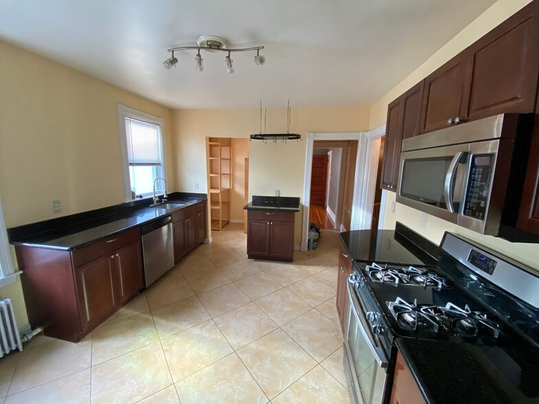 Kitchen - 248 Brown St
