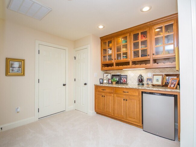 Building Photo - Lake Forest Subdivision. Enjoy all the amenities!