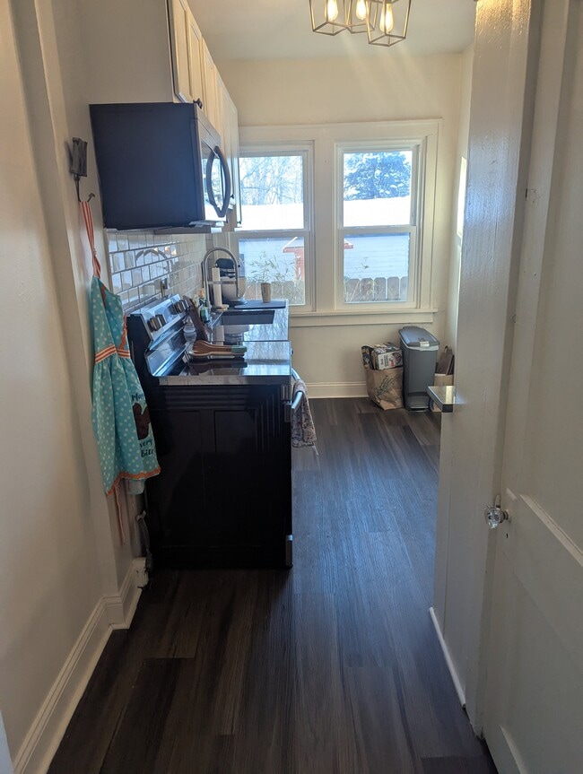 Building Photo - 809 E 52nd St