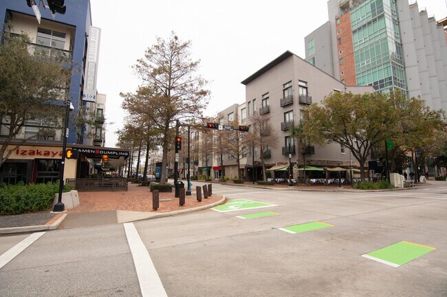 Building Photo - 1408 W Webster St