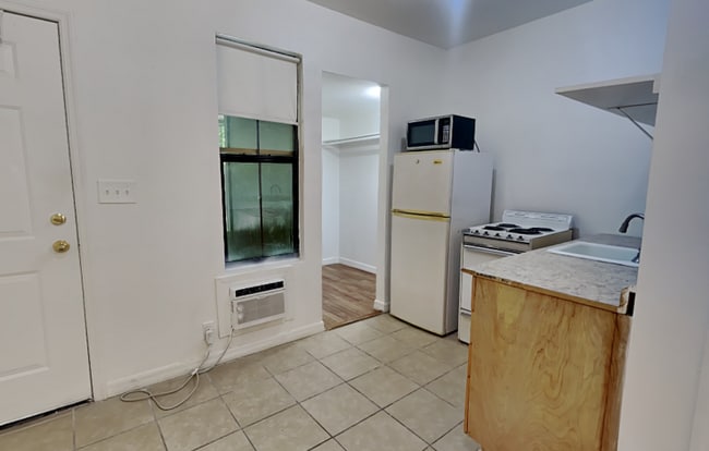 Building Photo - 1431 Seminola Blvd